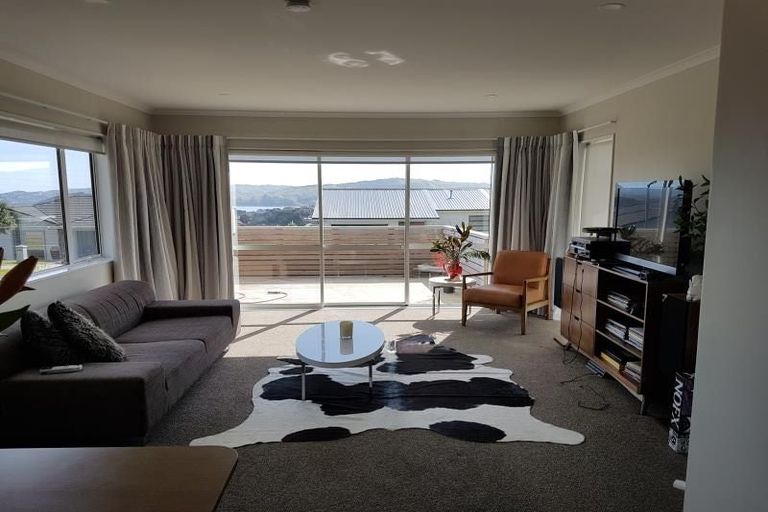 Photo of property in 7a Madeira Close, Whitby, Porirua, 5024