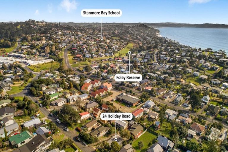 Photo of property in 24 Holiday Road, Stanmore Bay, Whangaparaoa, 0932