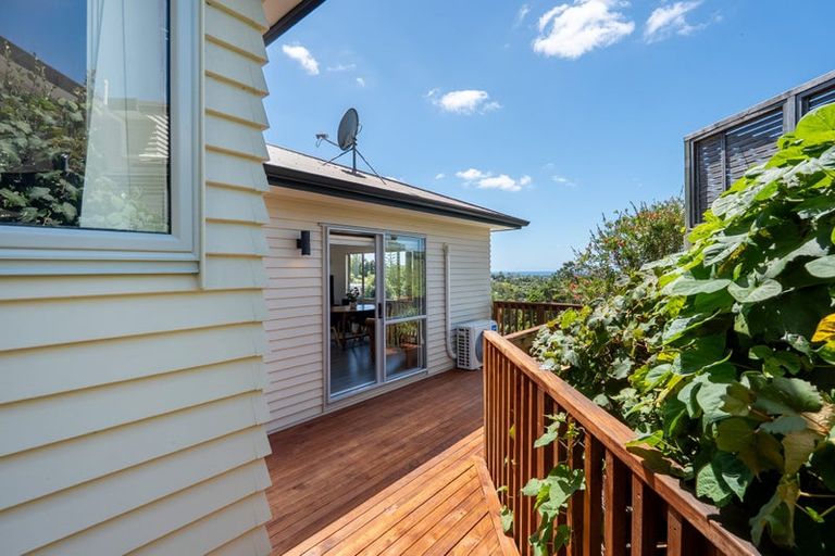 Photo of property in 60a Topliss Drive, Northcross, Auckland, 0632