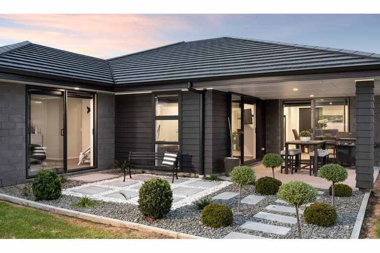 Photo of property in 2 Moira Close, Welcome Bay, Tauranga, 3175