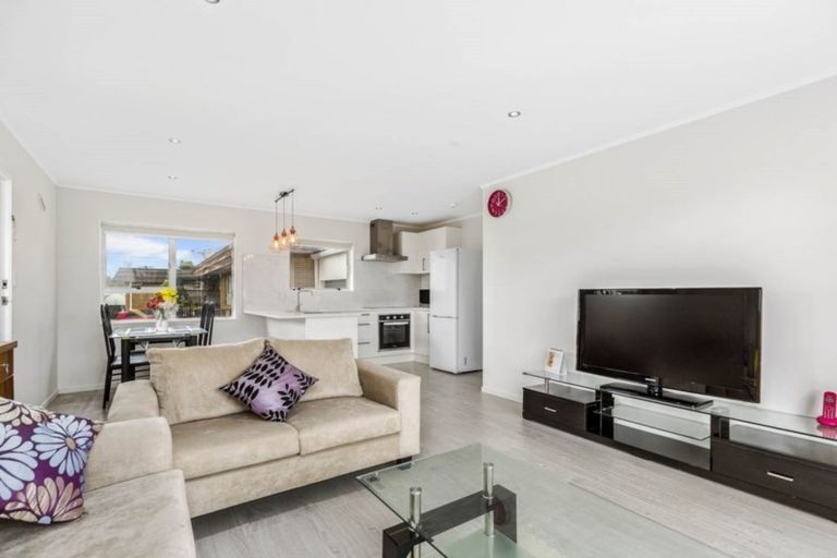 Photo of property in 94 Lynwood Road, New Lynn, Auckland, 0600