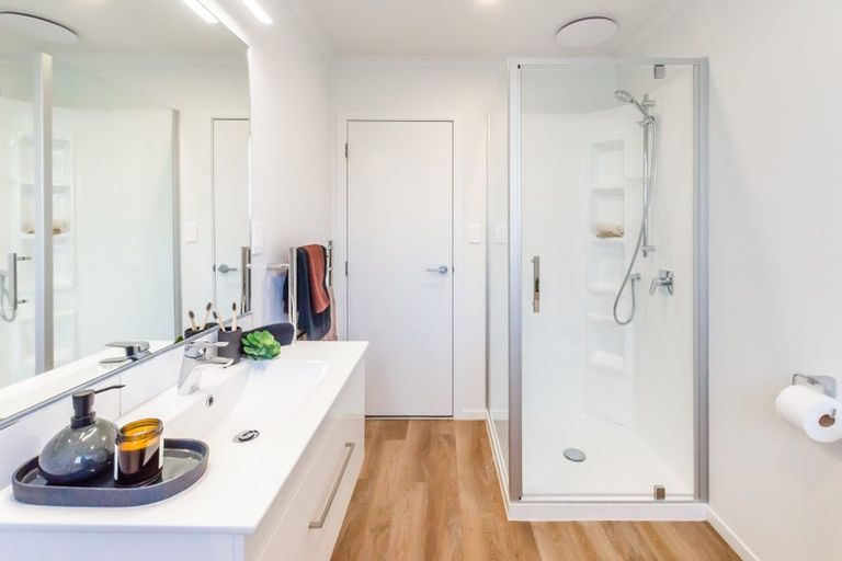 Photo of property in 6 Kaiwaru Place, Waikanae, 5036