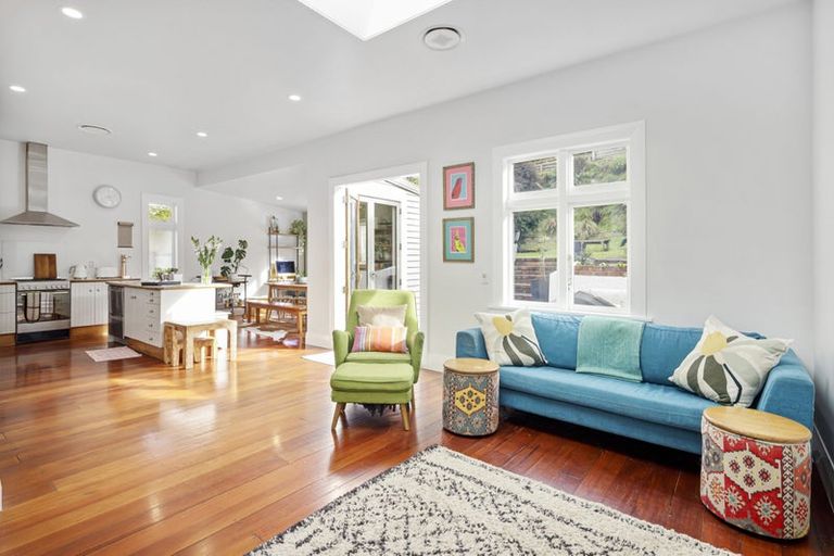 Photo of property in 72 Eden Street, Island Bay, Wellington, 6023