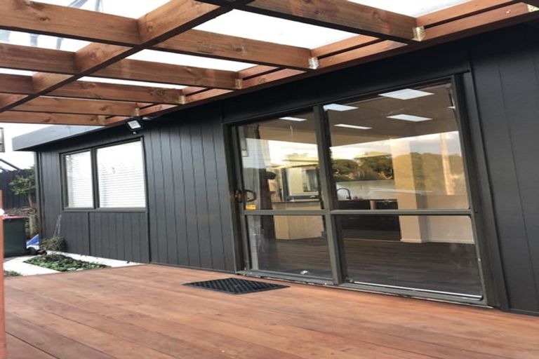 Photo of property in 5 Melia Grove, Goodwood Heights, Auckland, 2105