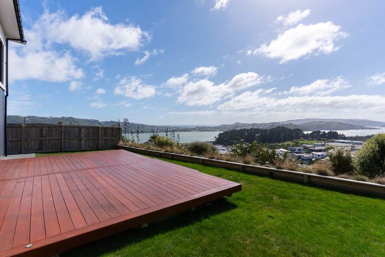 Photo of property in 28 Queen Charlotte Drive, Aotea, Porirua, 5024