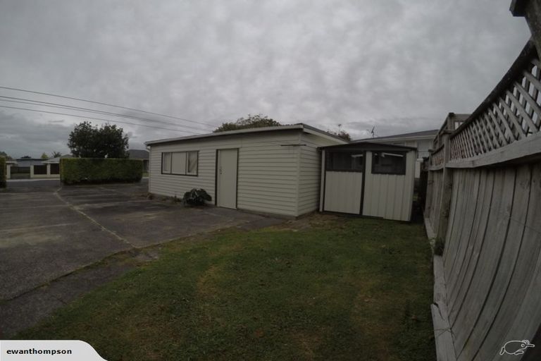 Photo of property in 2 Hereford Street, Te Atatu Peninsula, Auckland, 0610