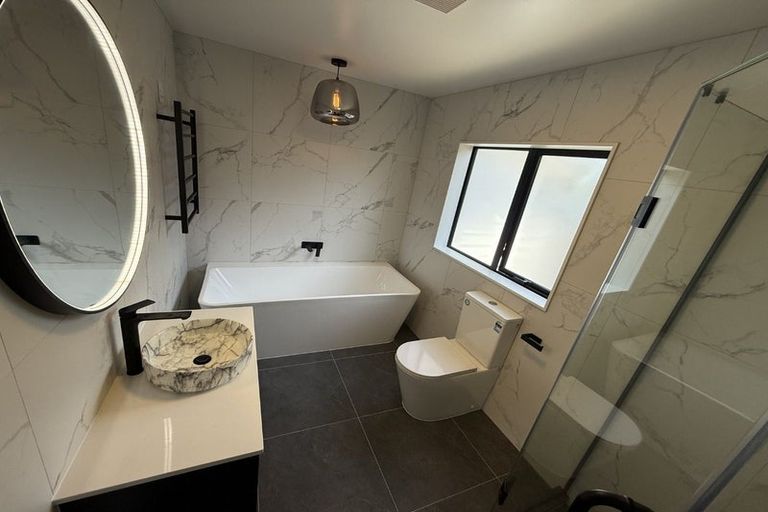 Photo of property in 21 Catalina Avenue, Rosehill, 2113