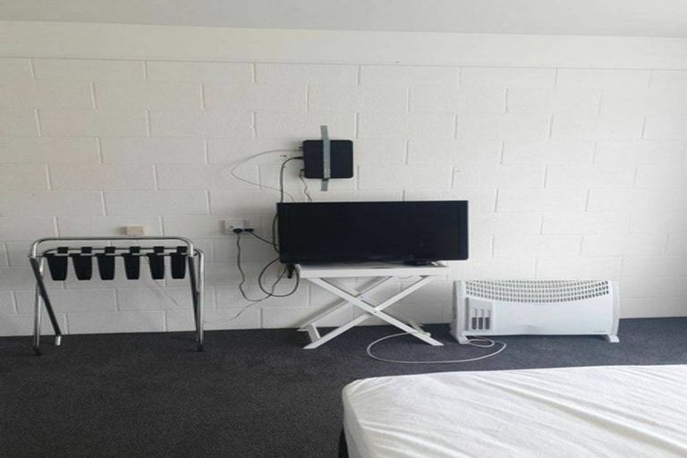 Photo of property in 1 Hurworth Place, College Estate, Whanganui, 4500