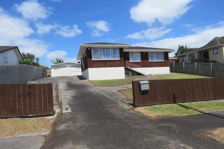Photo of property in 16 Moncrieff Avenue, Clendon Park, Auckland, 2103