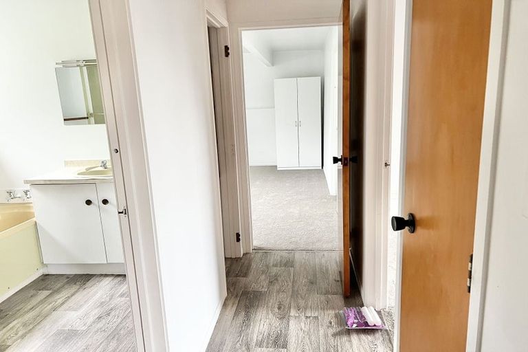 Photo of property in 35e Edmonton Road, Henderson, Auckland, 0612