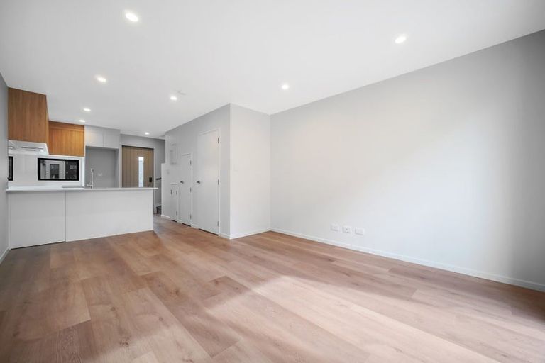 Photo of property in 18 Hoopers Road, Glen Eden, Auckland, 0602