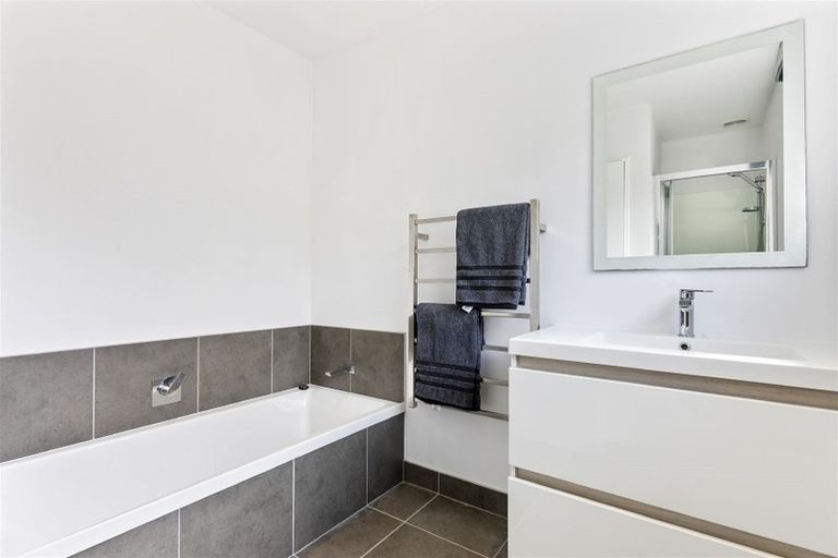 Photo of property in 9 Atlantis Place, Totara Vale, Auckland, 0629