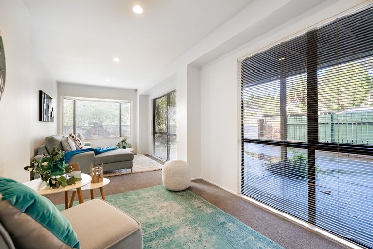 Photo of property in 27 Wirihana Road, Titirangi, Auckland, 0604