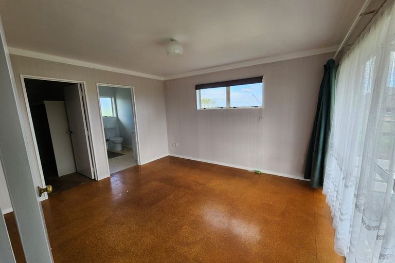 Photo of property in 15 Locket Road, Glenfield, Auckland, 0629