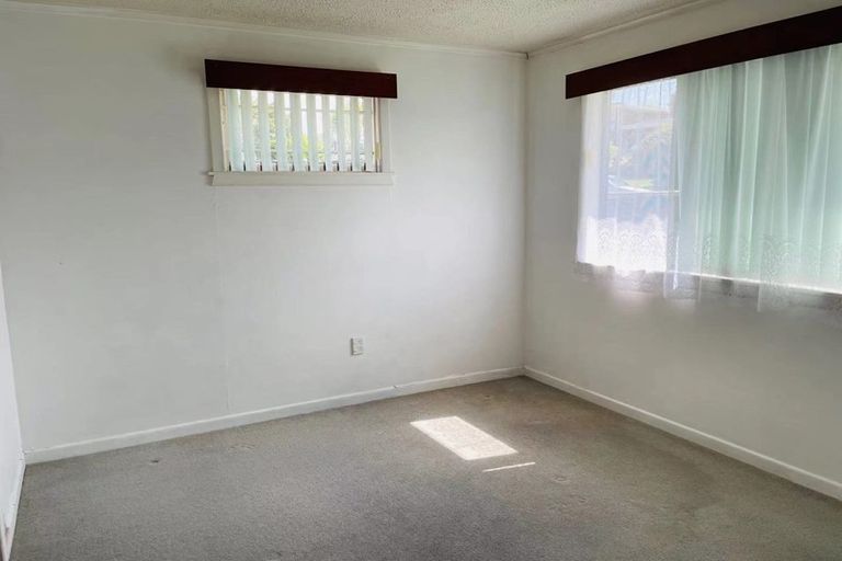 Photo of property in 1/22 Holland Road, Hillcrest, Auckland, 0627