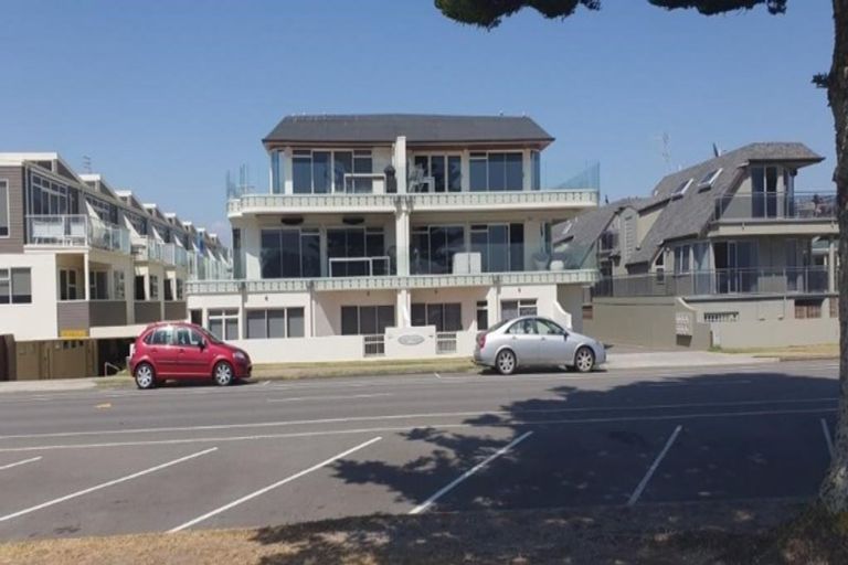 Photo of property in 45 Marine Parade, Mount Maunganui, 3116