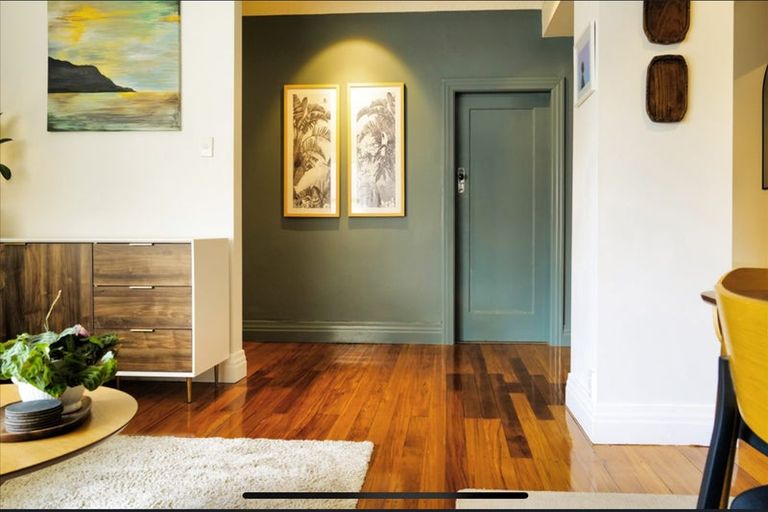 Photo of property in Sunhaven Flats, 262 Oriental Parade, Oriental Bay, Wellington, 6011