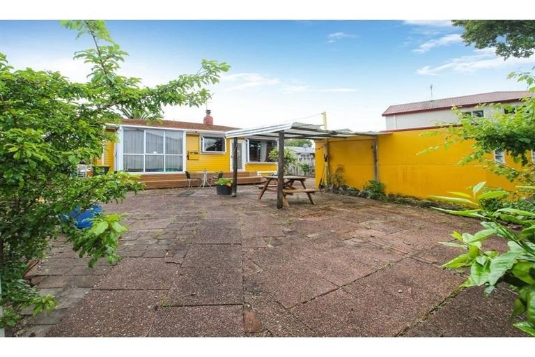 Photo of property in 27 Sylvia Road, Hillcrest, Auckland, 0627