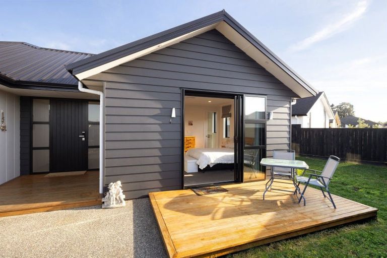 Photo of property in 13 Sydney Place, Flagstaff, Hamilton, 3210