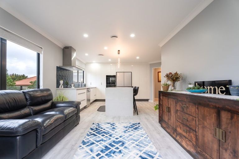 Photo of property in 13 Claverton Grove, Churton Park, Wellington, 6037