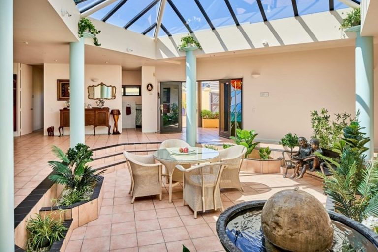 Photo of property in 15 Countess Close, Maupuia, Wellington, 6022