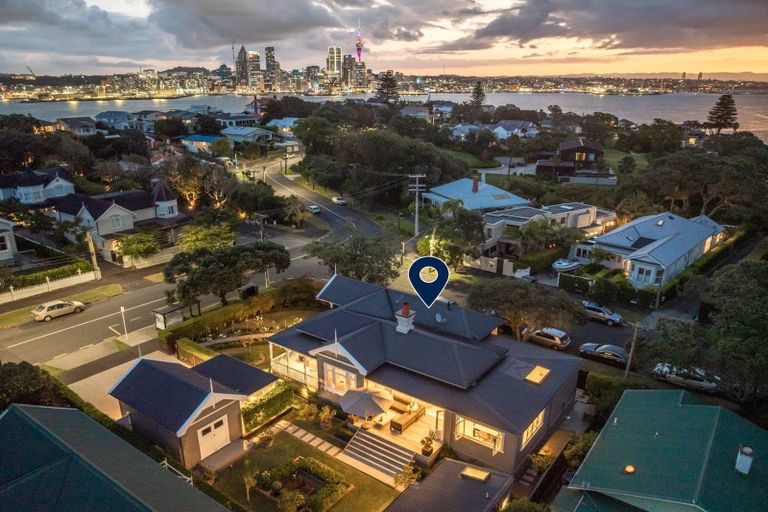 Photo of property in 58 Stanley Point Road, Stanley Point, Auckland, 0624