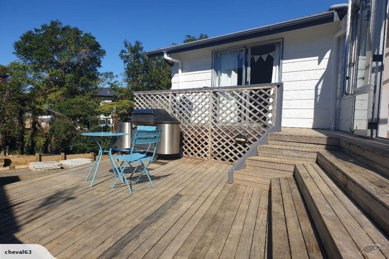 Photo of property in 20 De Val Drive, Titirangi, Auckland, 0604