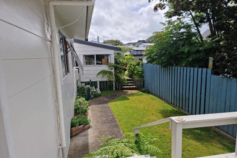 Photo of property in 15 Pokapu Street, Titirangi, Auckland, 0600