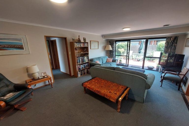 Photo of property in 7 Derenzy Place, Avonhead, Christchurch, 8042