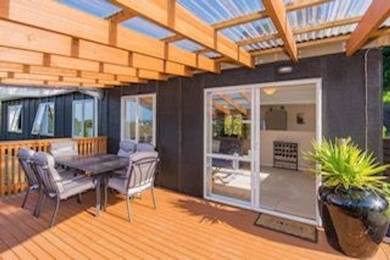 Photo of property in 64a Salford Street, Newlands, Wellington, 6037