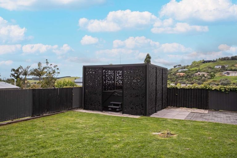 Photo of property in 1r Oceana Drive, Welcome Bay, Tauranga, 3175