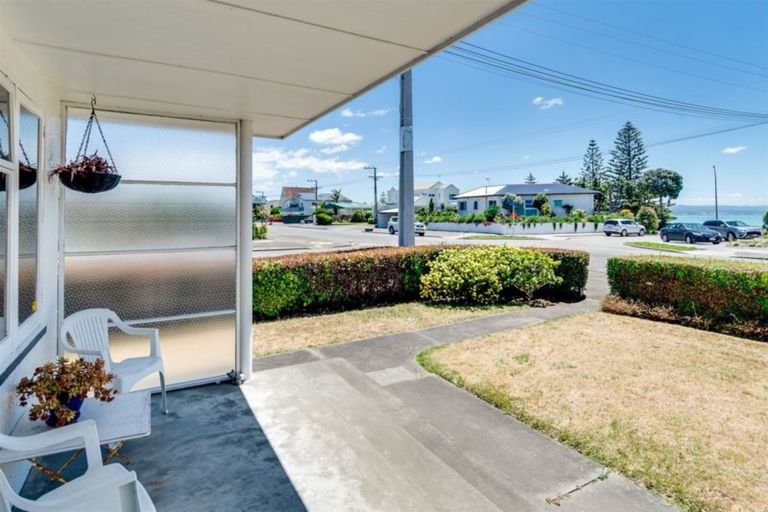 Photo of property in 42 Charles Street, Westshore, Napier, 4110