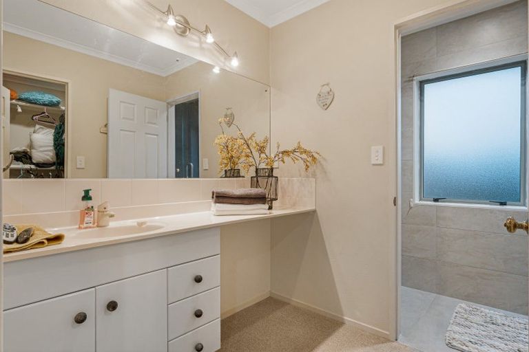 Photo of property in 32 Starlight Cove, Hobsonville, Auckland, 0618