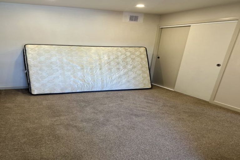 Photo of property in 19 Castleford Street, Green Bay, Auckland, 0604