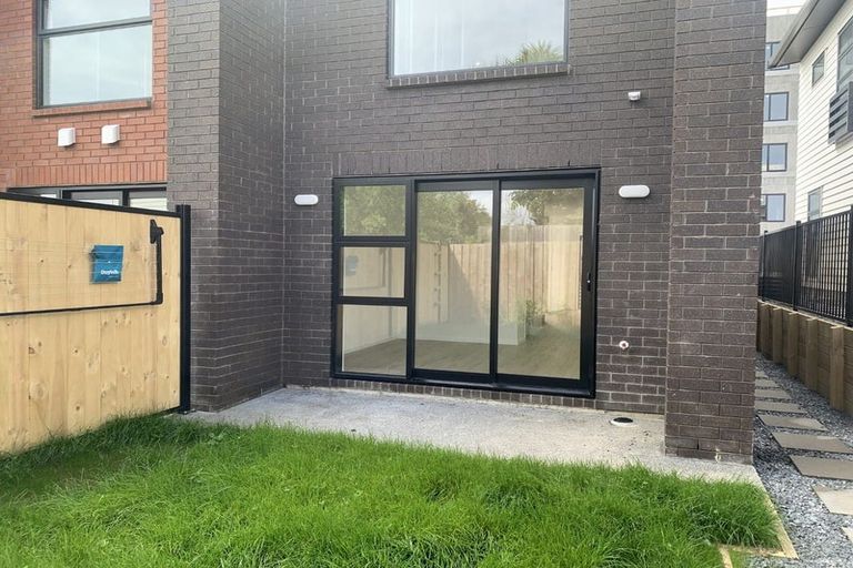 Photo of property in 24 Rauemi Way, Te Atatu South, Auckland, 0610