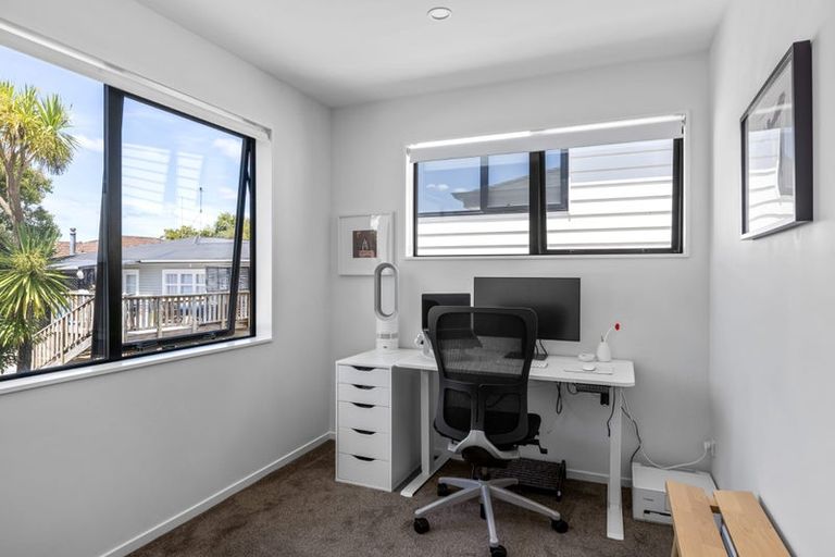 Photo of property in 27d Taipari Road, Te Atatu Peninsula, Auckland, 0610