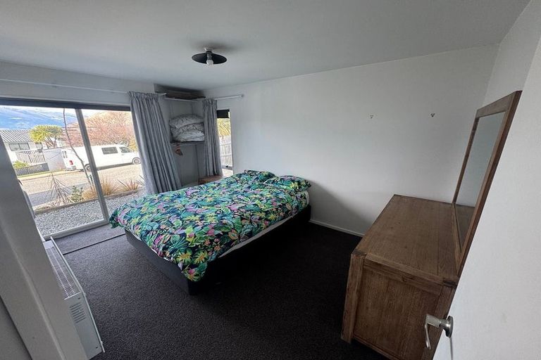 Photo of property in 46 Wynyard Crescent, Fernhill, Queenstown, 9300