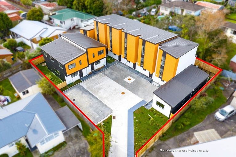 Photo of property in 7/10 Orchid Place, Te Atatu South, Auckland, 0610