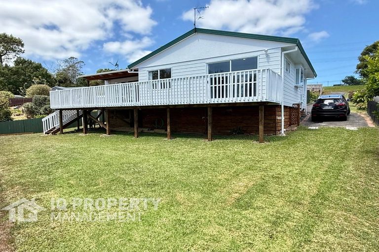 Photo of property in 452 Don Buck Road, Massey, Auckland, 0614