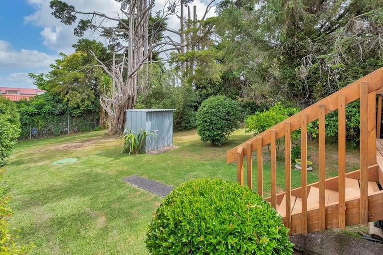 Photo of property in 8 Westward Ho, Glen Eden, Auckland, 0602