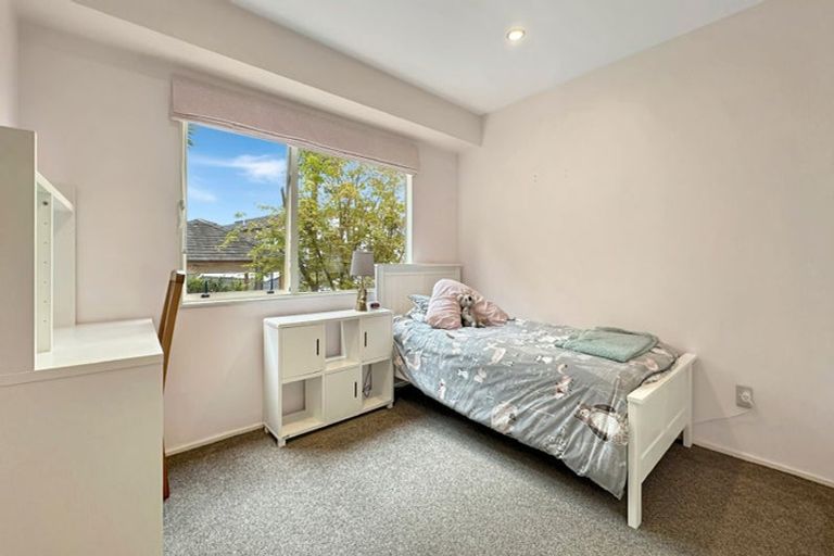 Photo of property in 2/15 Stephanie Close, Glenfield, Auckland, 0629