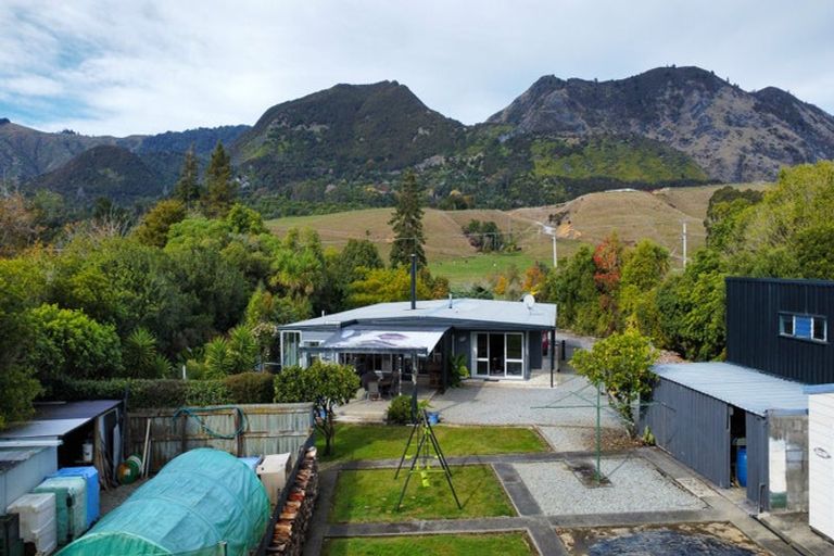 Photo of property in 513 Abel Tasman Drive, Clifton, Takaka, 7183