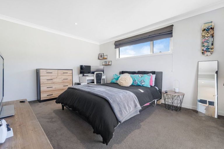 Photo of property in 8 Verley Rise, East Tamaki Heights, Auckland, 2016