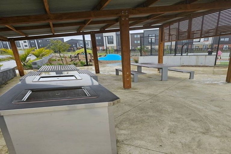 Photo of property in 9/327 Glengarry Road, Glen Eden, Auckland, 0602