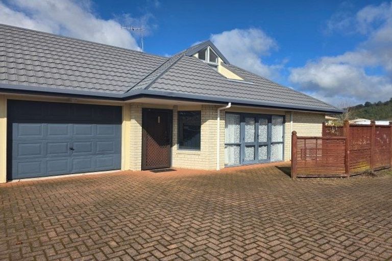 Photo of property in 3/66 Kawaha Point Road, Kawaha Point, Rotorua, 3010