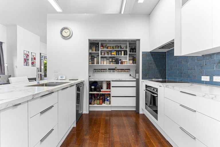 Photo of property in 72 Clemow Road, Fitzroy, New Plymouth, 4312