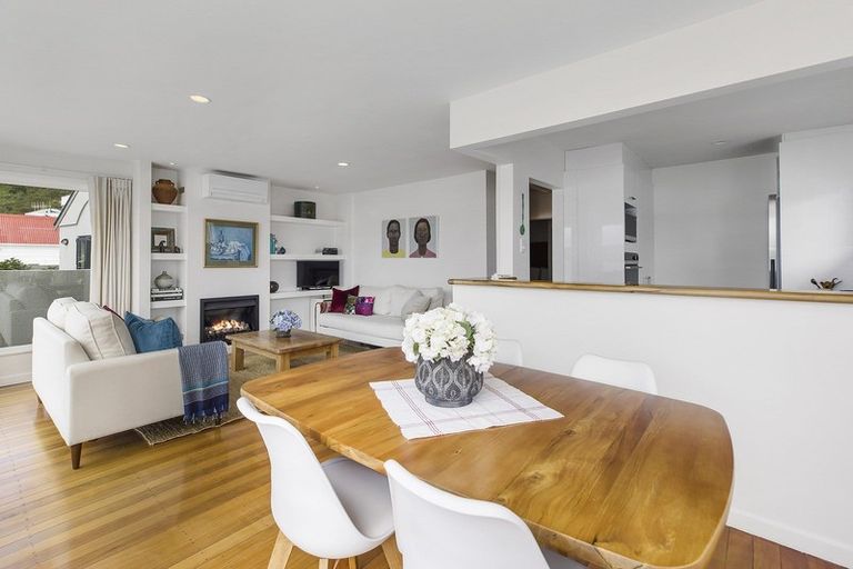 Photo of property in 291 Karaka Bay Road, Karaka Bays, Wellington, 6022