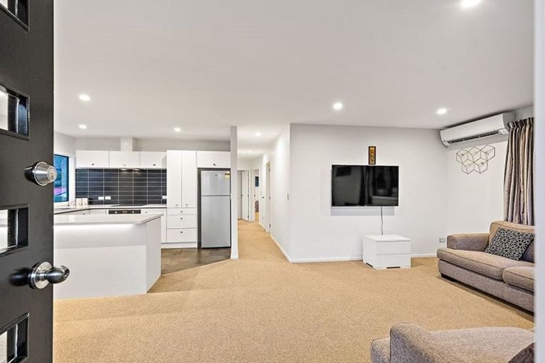 Photo of property in 7 Longview Rise, Massey, Auckland, 0614