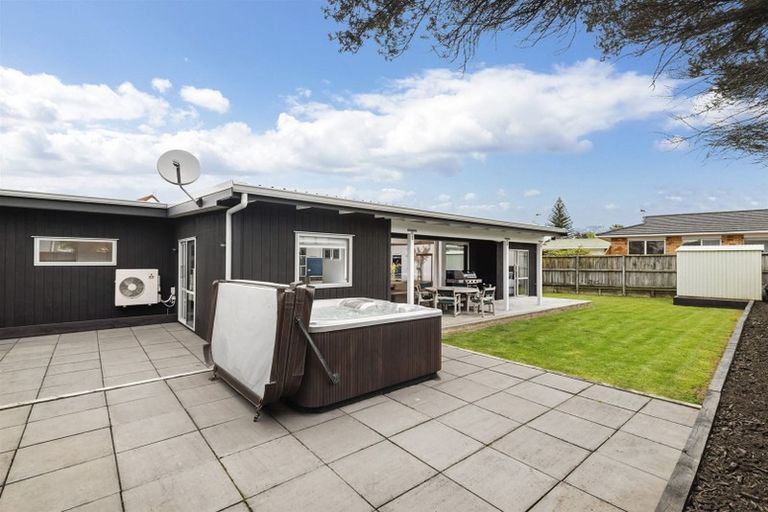 Photo of property in 75a Shakespeare Road, Milford, Auckland, 0620