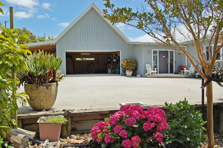 Photo of property in 30 Rangiora Road, Kaiwaka, 0573